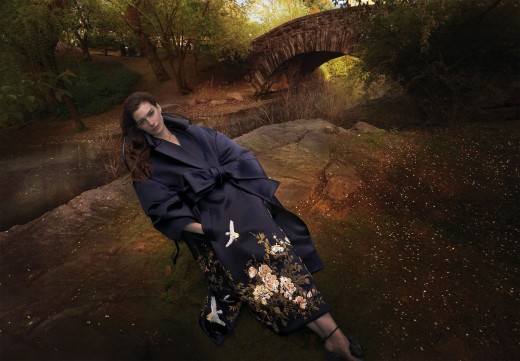 Энн Хэтэуэй в журнале Vogue, лето 2025