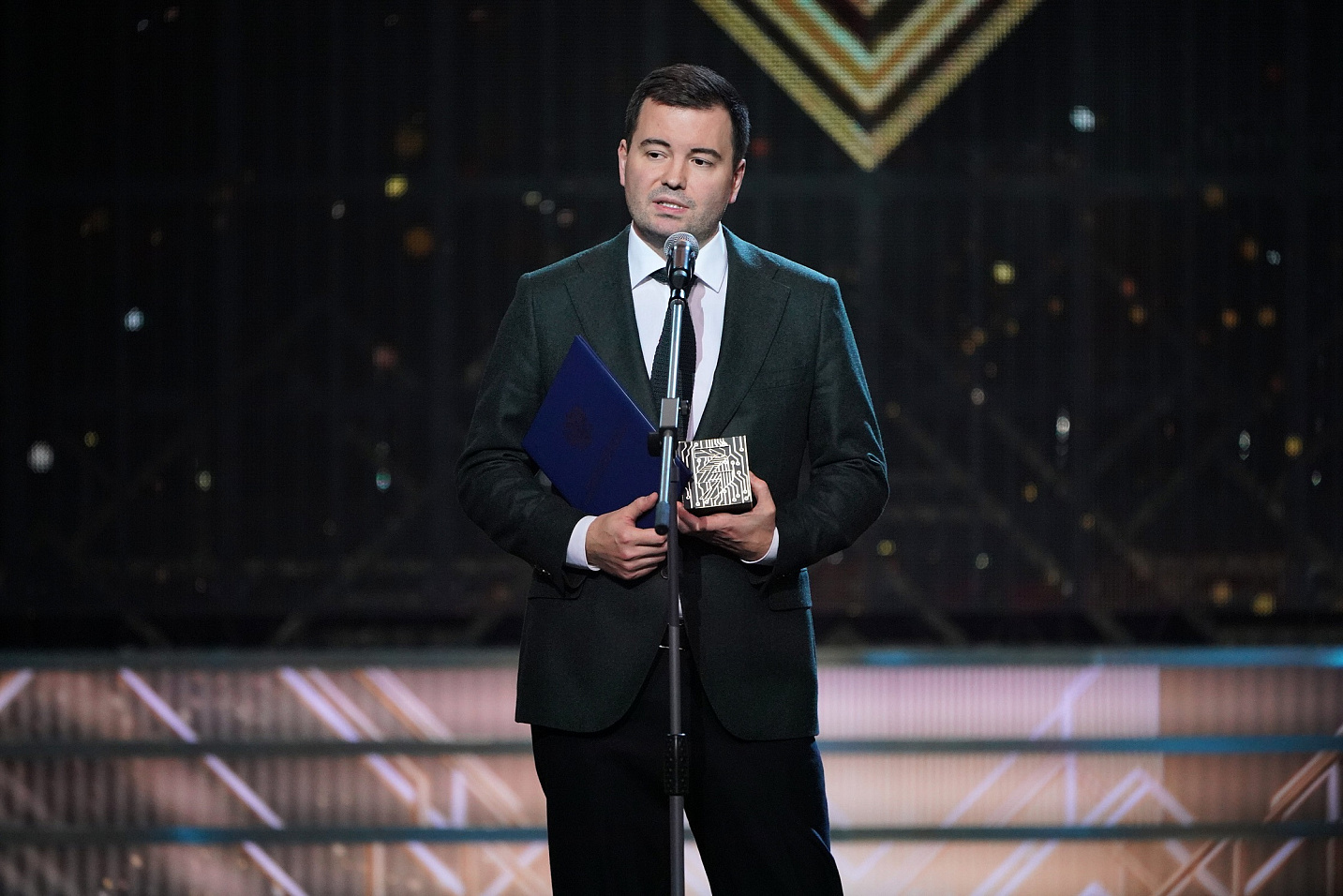 премия знание 2023. вручение премии знание. ведущие премии знание. премия общества знание. премия знание награды.