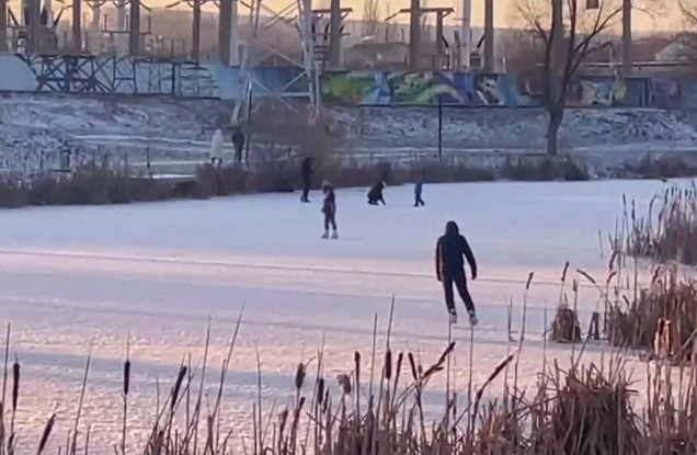 В зимний период важно помнить о безопасности на льду