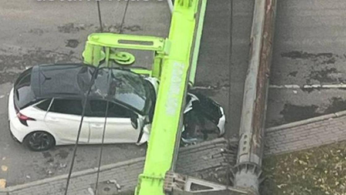 На встречку. Полицейский останавливает машину. Инцидент астана 2004. Инцидент астана 2004. В машину въехала машина на стоянке.