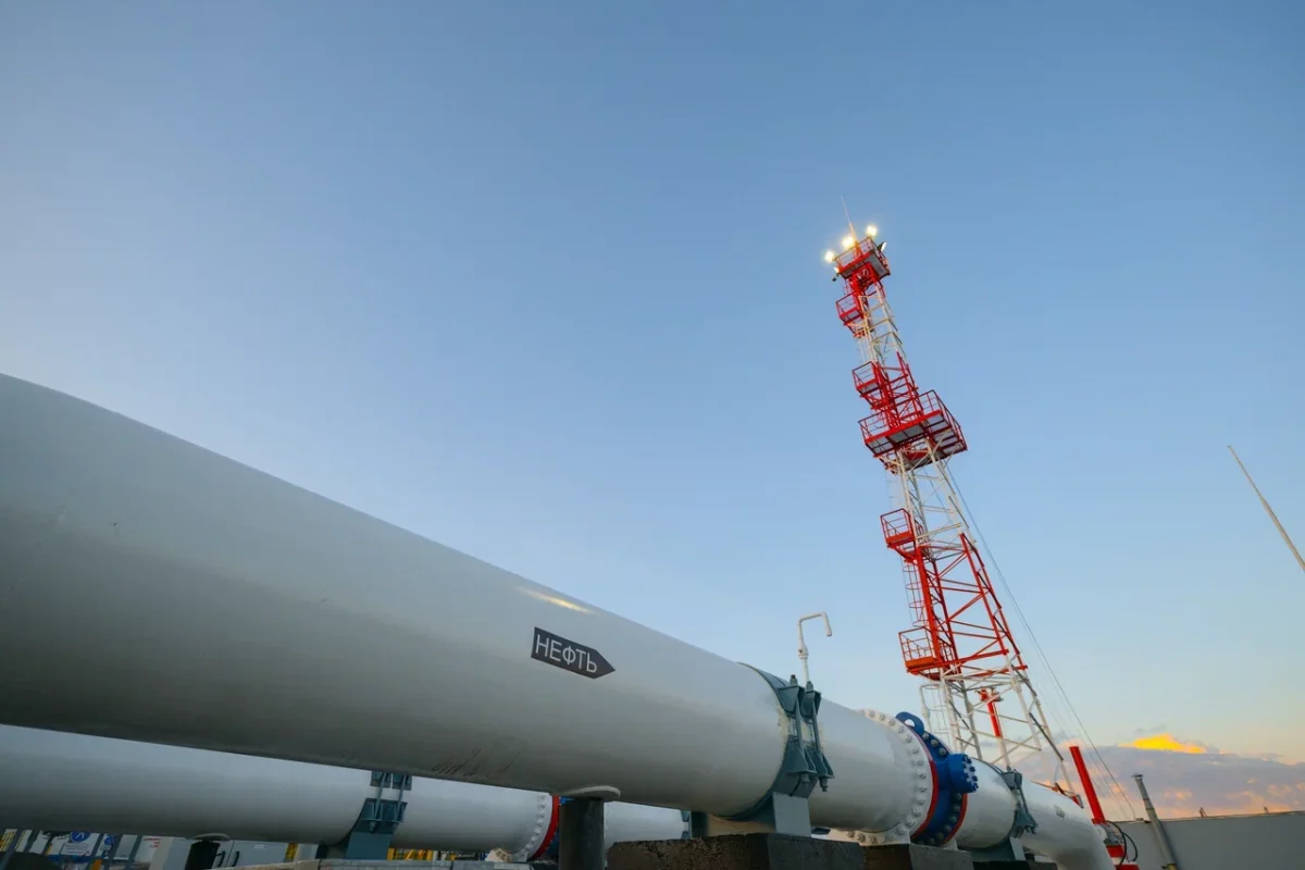 Ушаков: поставки нефти из России в Китай выросли на 35% за первый квартал 2026 г