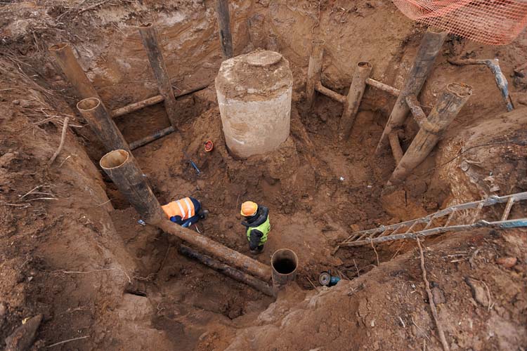 Заново готовятся переложить и два пострадавших от засыпки канализационных коллектора