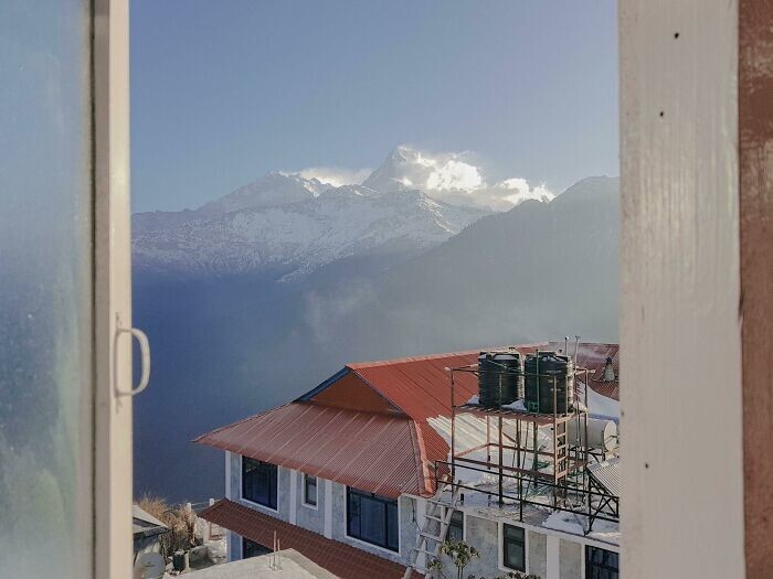 14. Вид из моей недорогой комнаты в Горепани, Непал