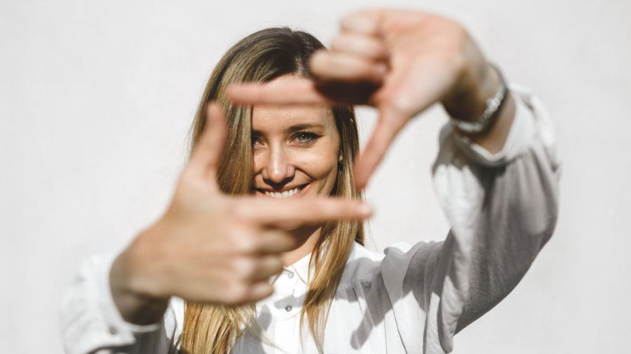 фокусы с девушками. фокус на себе психология. внимательный человек. концентрация внимания. фокус внимания на позитив.