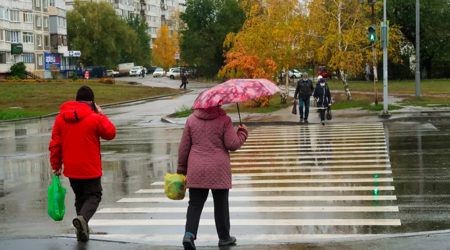 Погода пришла. Осень дождь сильный холодно ветер. Похолодание и мокрый снег. Прохладный поселок дожди. Выхино в дождливую погоду.