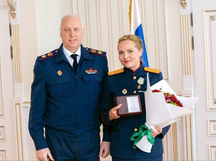 Представитель алтайского СК получила ведомственную награду из рук Бастрыкина