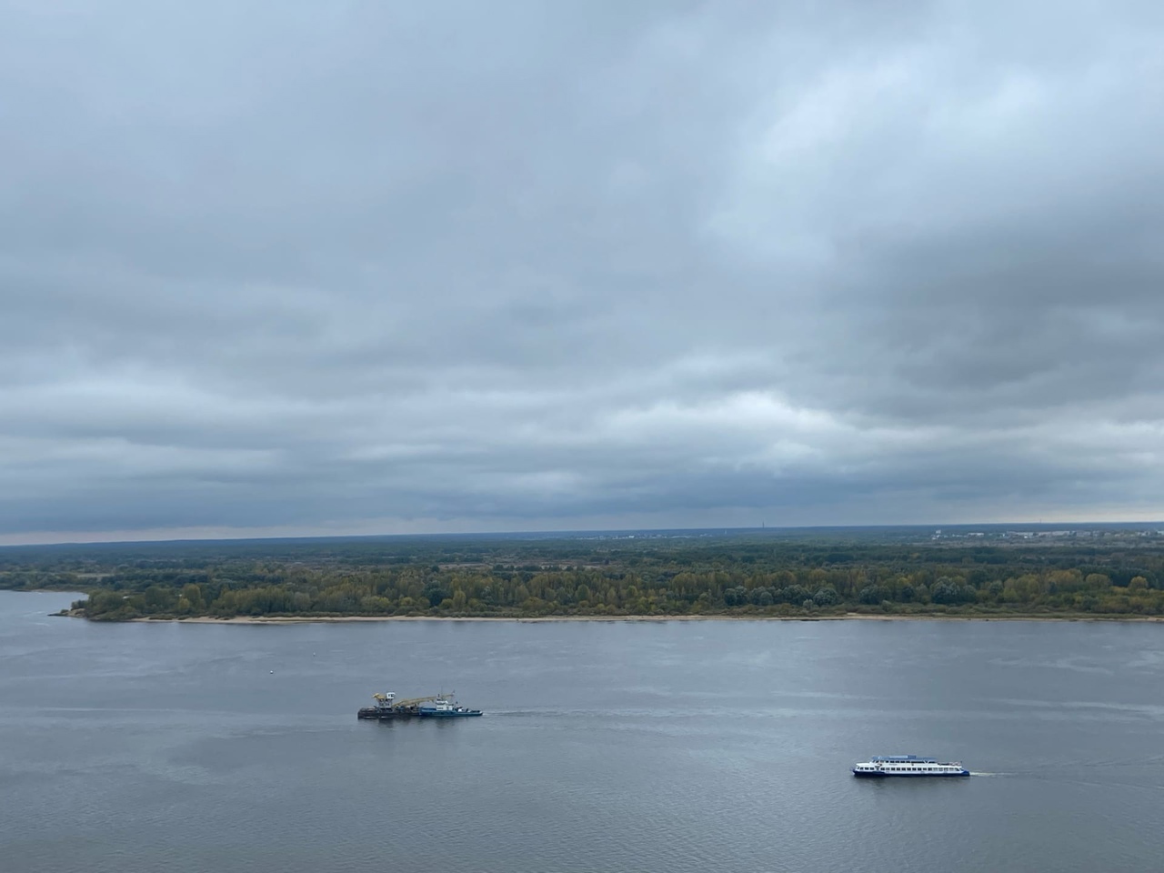 Новый шлюз в Городце. Теплоход сел на мель сегодня.