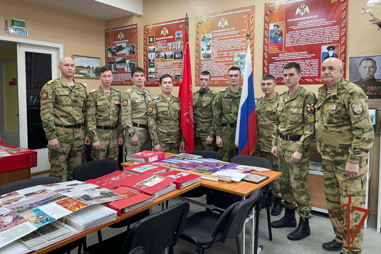 Курсанты Новосибирского военного института Росгвардии встретились с почетным ветераном войск правопорядка