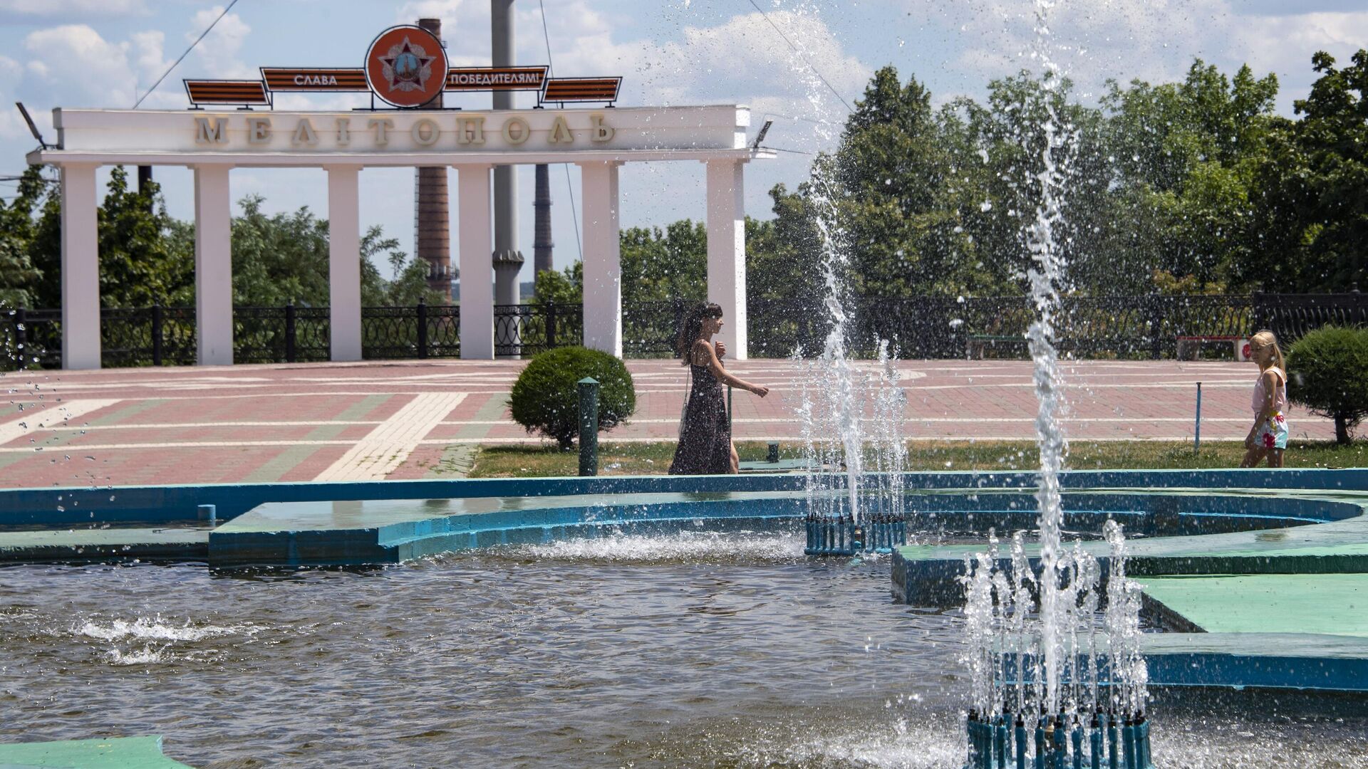 Херсон запорожская область. Мелитополь площадь Победы. Город Мелитополь Запорожская область. Запорожье город Мелитополь.