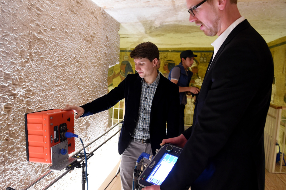 Эксперты проводят сканирование гробницы Тутанхамона в Долине Царей, Луксор, Египет