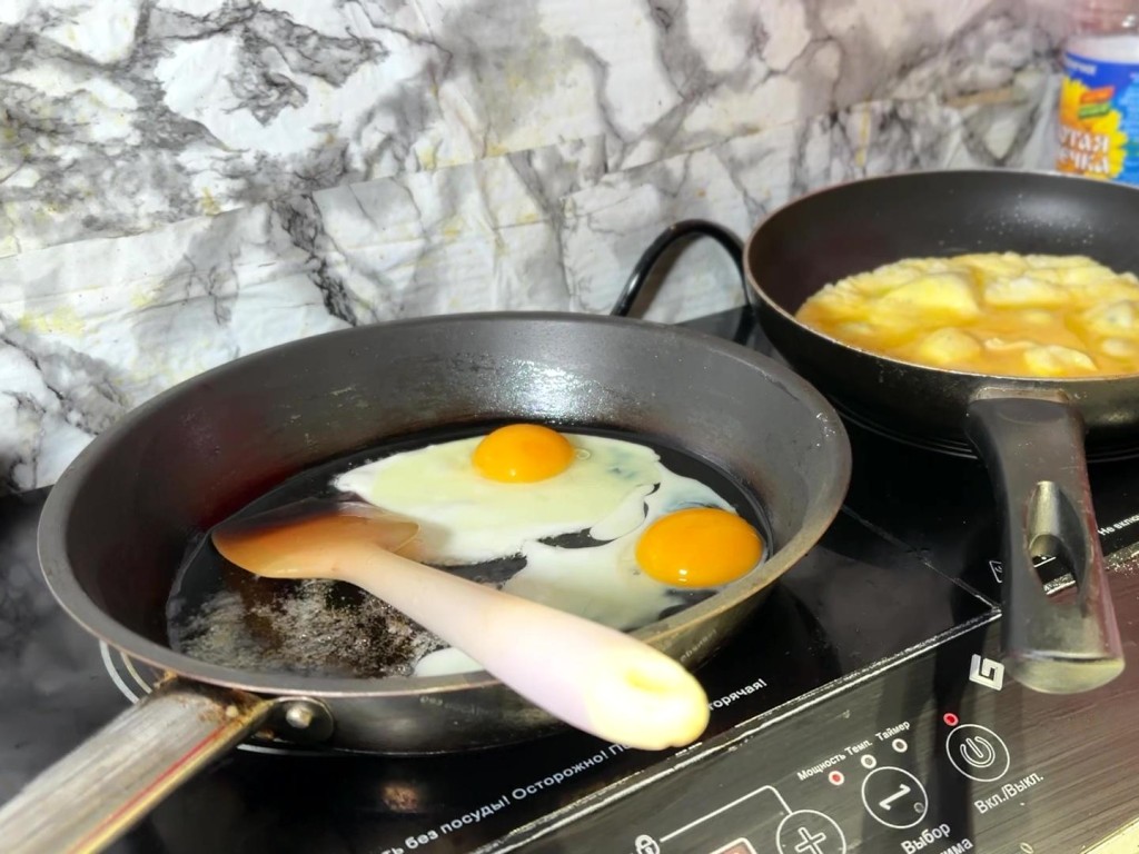 «Любимое блюдо — крем-суп из брокколи с креветками»: жительница Реутова издала книгу рецептов