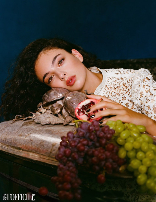 Дева Кассель в журнале L’Officiel, октябрь 2025