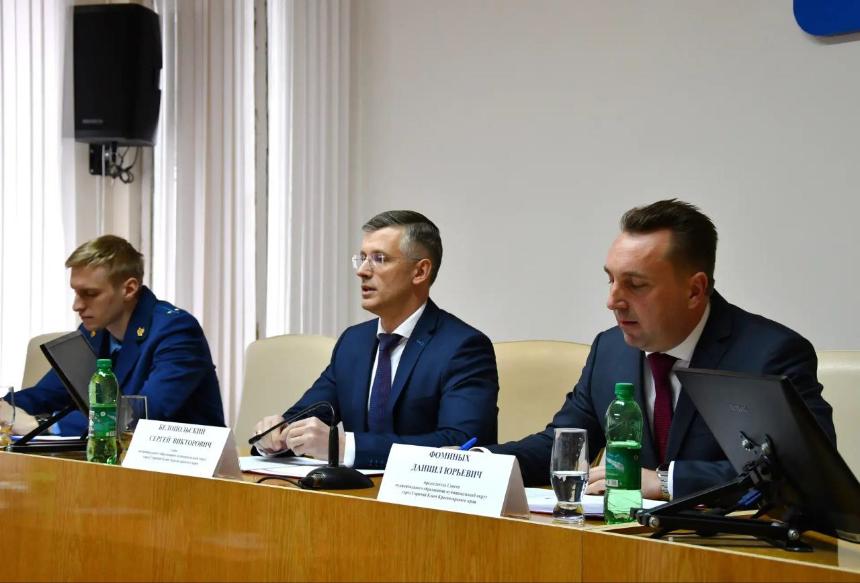 В Горячем Ключе скорректировали бюджет на внеочередной сессии Совета