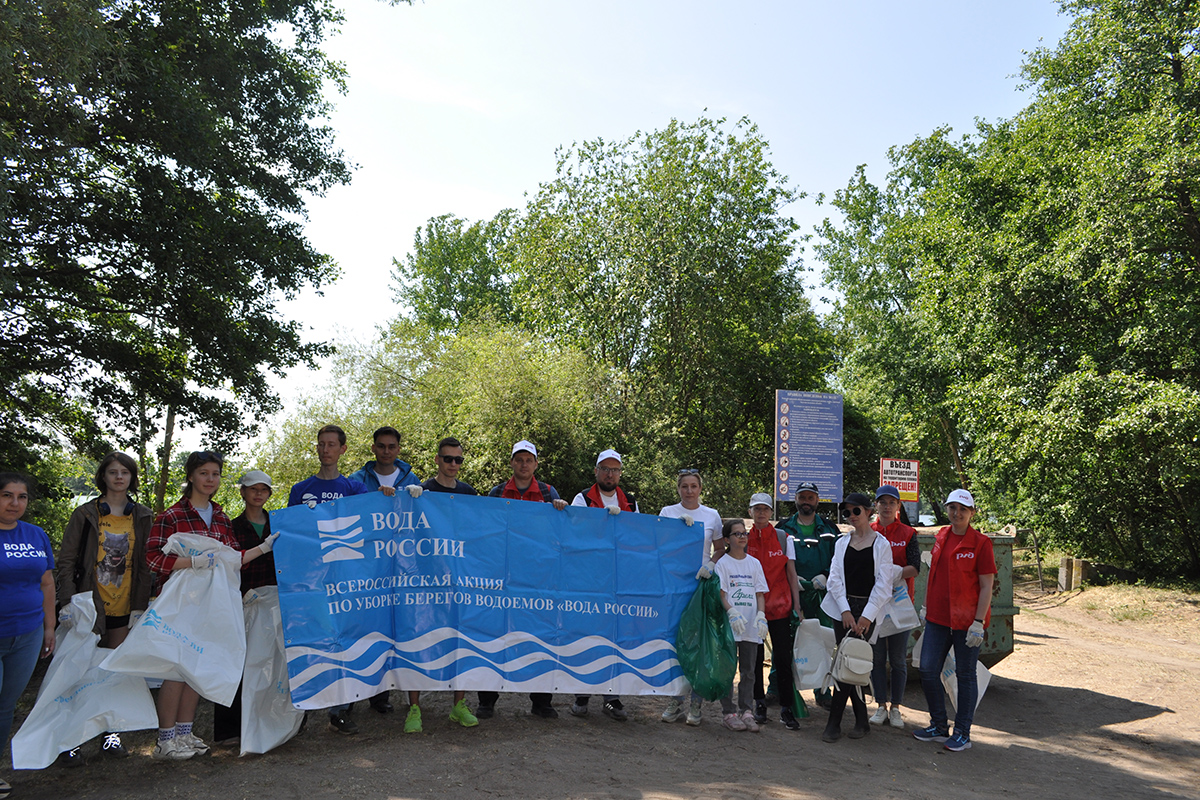 Активисты очистили от мусора берега Голубых озёр