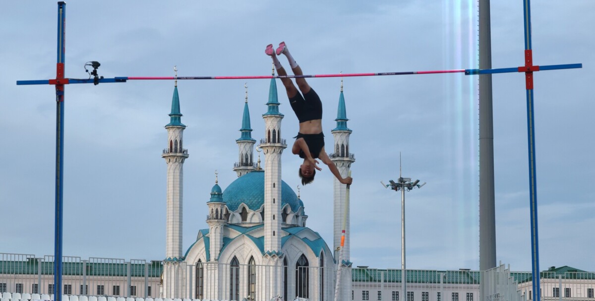 Шмыков завоевал золото чемпионата России в прыжках с шестом, Худяков победил в метании диска