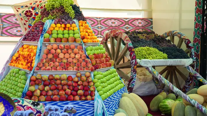 Логистический центр даст работу 800 мигрантам: Омичи получат овощи и фрукты из Ферганы