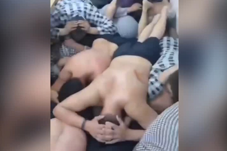 Судя по видео, никто из присутствующих не оказывал сопротивления, все были напуганы