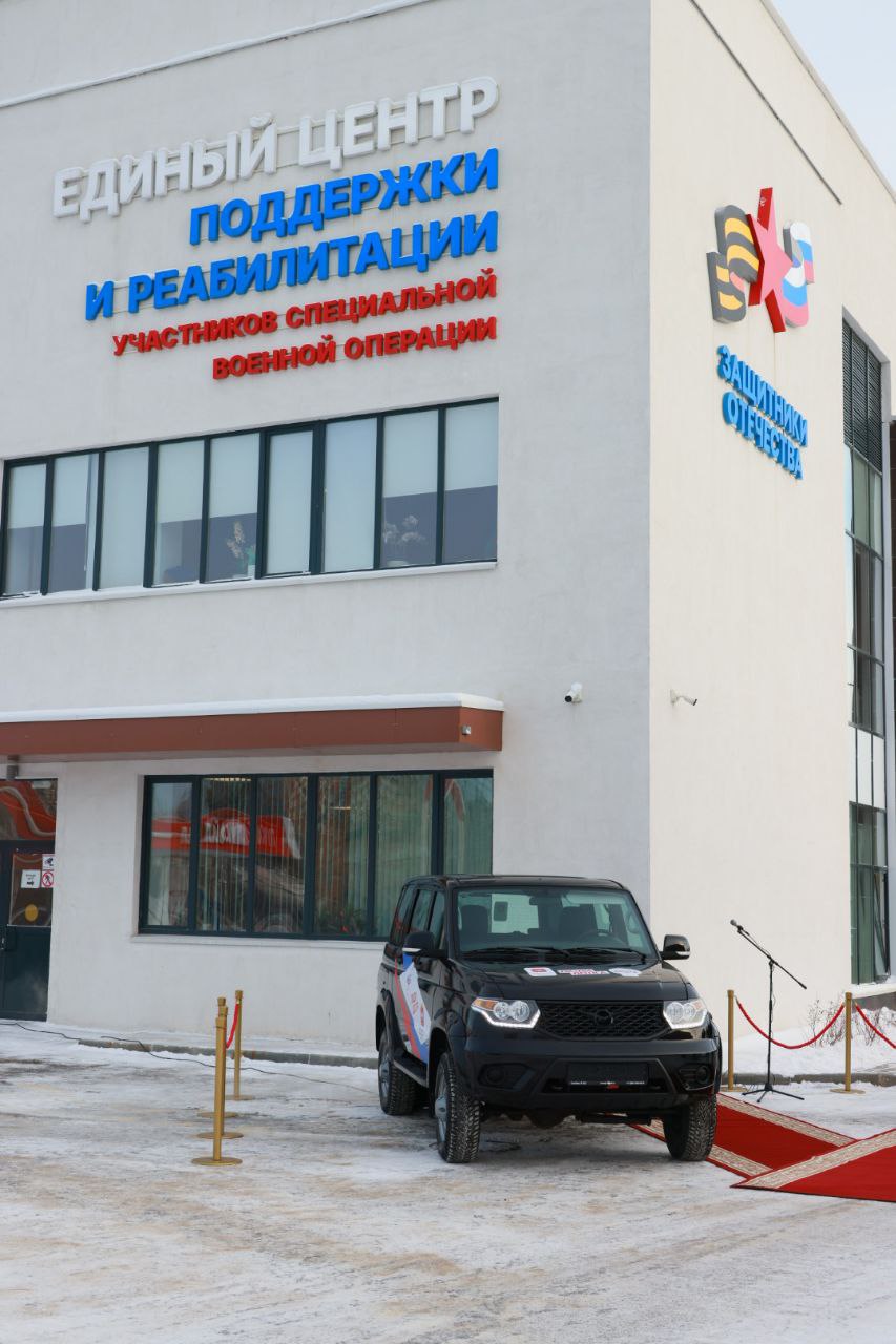 «Большому сердцу – большая машина»: в Челябинске 86-летнему волонтёру СВО подарили «Патриот»