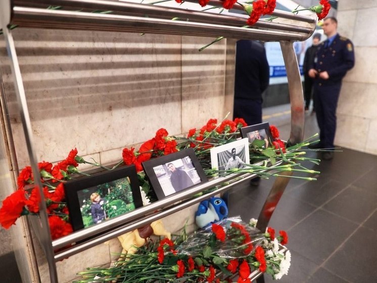 В Петербурге почтили память жертв теракта в метро 2017 года