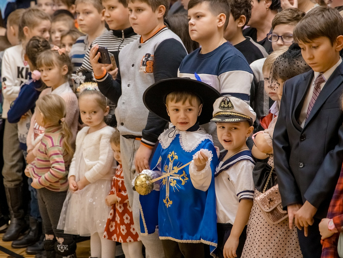 драмтеатр елка 2020 курск. губернаторская елка 2013 год красноярск. елка в курске для детей. новый год на губернаторской площади. елка в курске для детей.