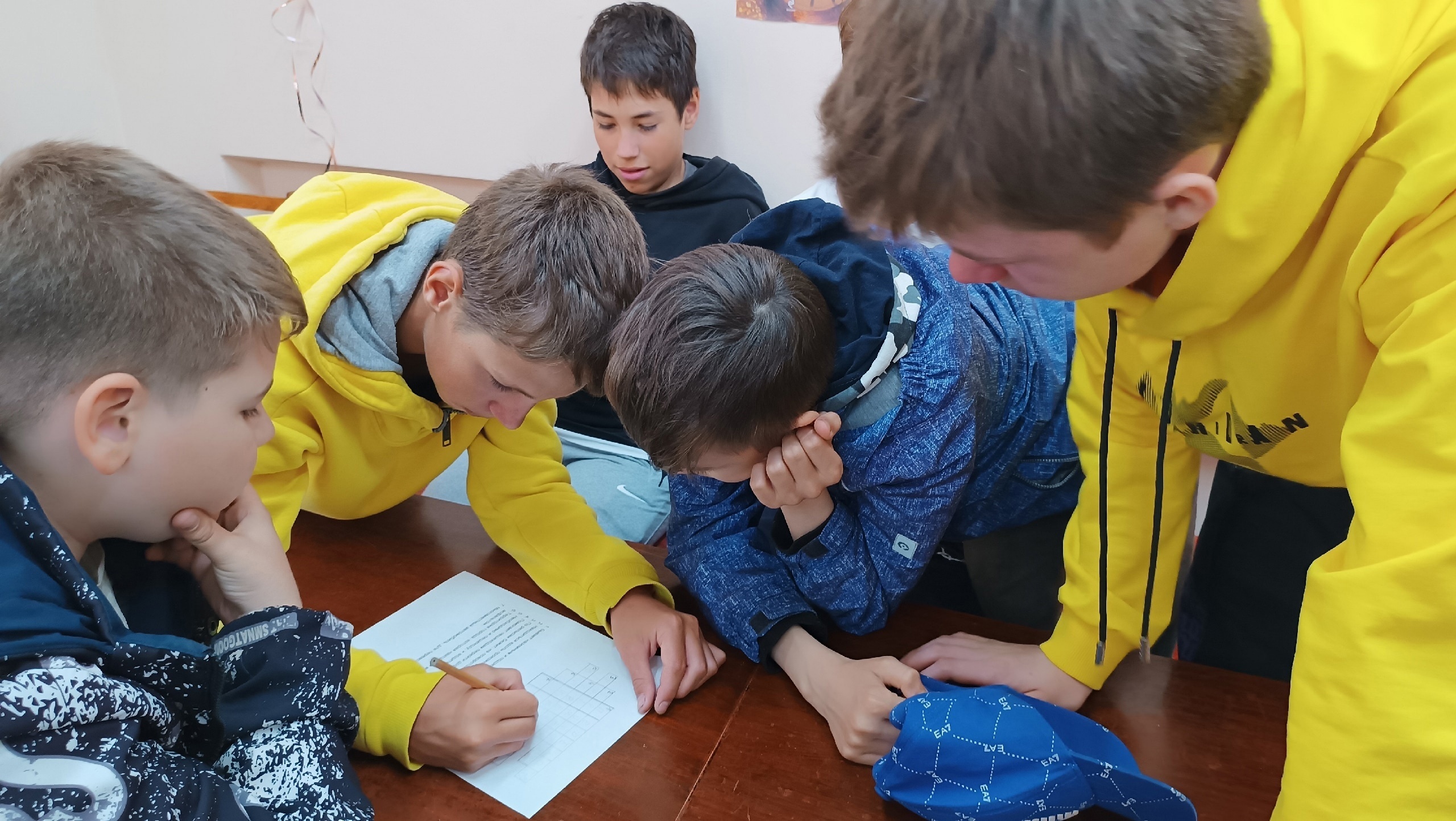 Поделки в лагере дневного пребывания. Уголок школьного лагеря с дневным пребыванием детей. Школа пребывать. Школа пребывать. Школьный лагерь в школе.