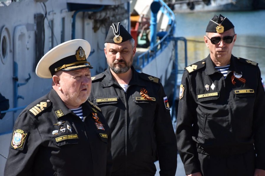 Воспитанники севастопольской детской морской флотилии почтили память моряков-черноморцев