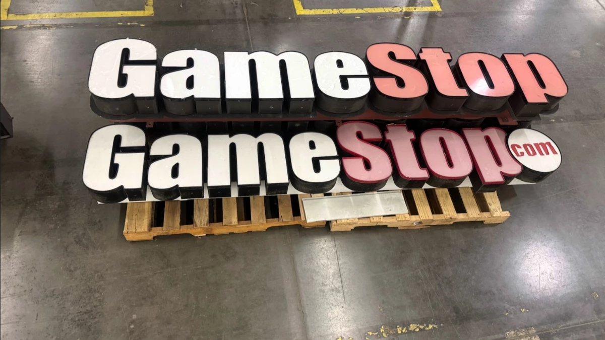 Игры, карточки и носки: чтобы купить eBay, босс GameStop пошел продавать всякое... на eBay