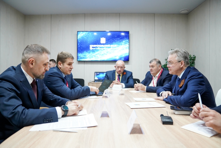 НА КИФ-2026 ГЛАВА СТАВРОПОЛЬЯ ПРОВЕЛ ПЕРЕГОВОРЫ С ГЕНДИРЕКТОРОМ АО «РОСАТОМ ВОЗОБНОВЛЯЕМАЯ ЭНЕРГИЯ»