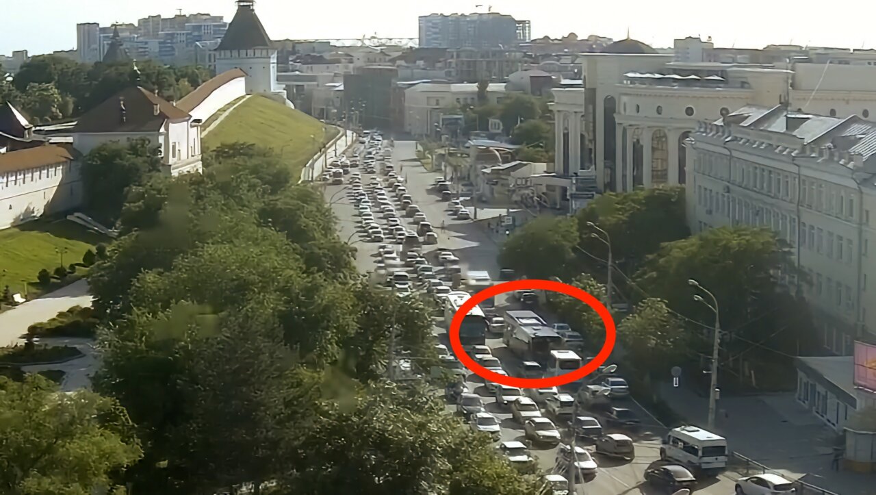 В часы пик для общественного транспорта города происходит в среднем 2 дтп в час