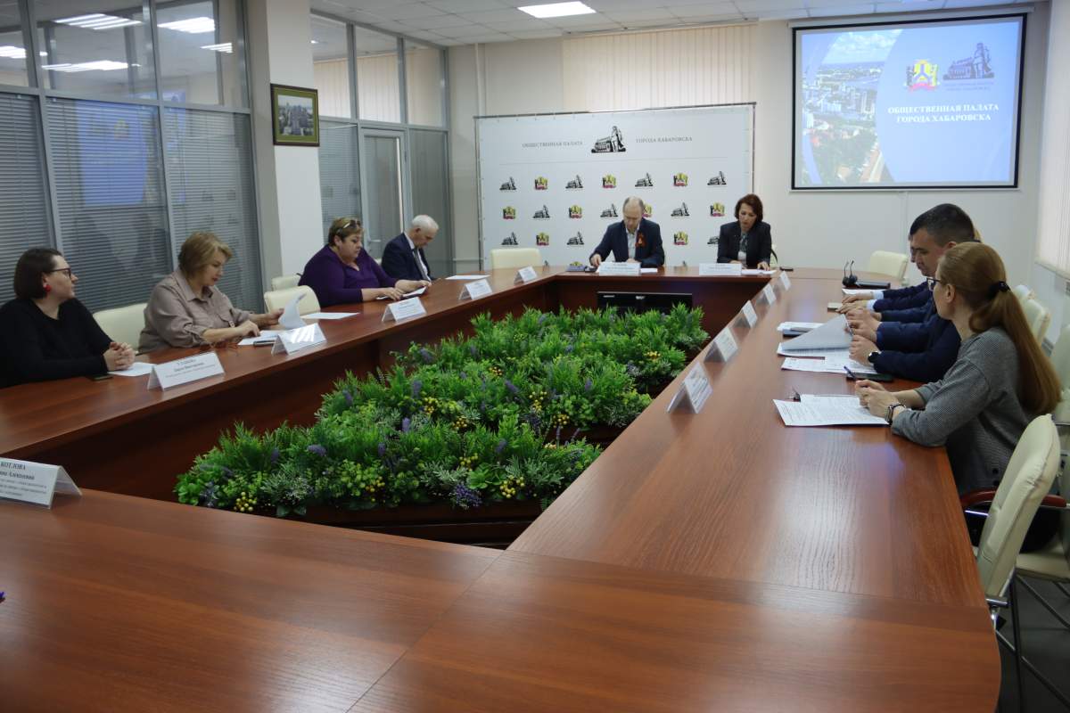 Возможность обустройства туалетов для водителей на конечных остановках пассажирского транспорта обсудили в Общественной палате Хабаровска