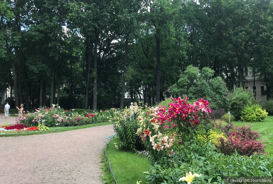 От Аничкова сада до улицы Росси