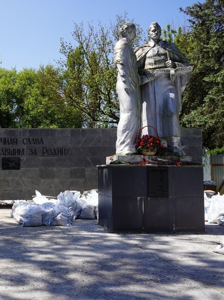 В Андроповском округе реконструируют мемориал Славы