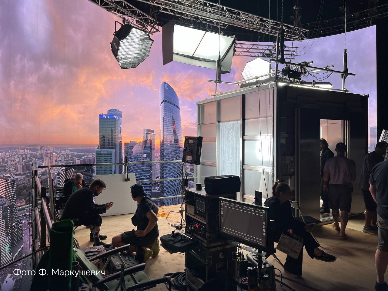 В SberStudios на «Мосфильме» создали виртуальный лифт для триллера «Вниз»