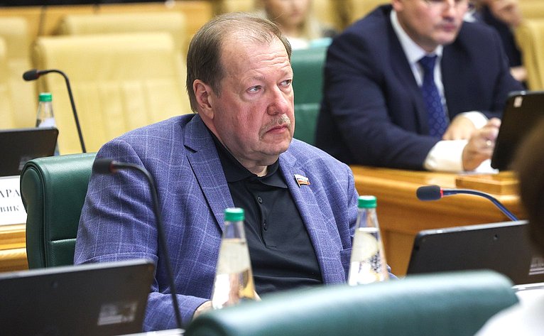 Александр Русаков