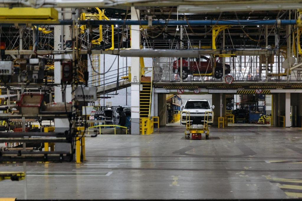 Mitsubishi начала выпускать новые автомобили для Nissan