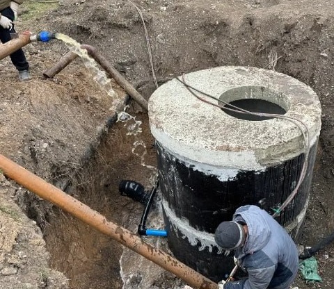 Владимирские специалисты перекладывают водопровод на еще одной улице Докучаевска