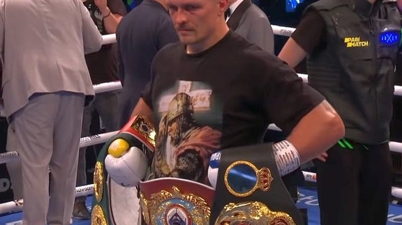 Украинского боксера Усика задержали в Польше (видео)