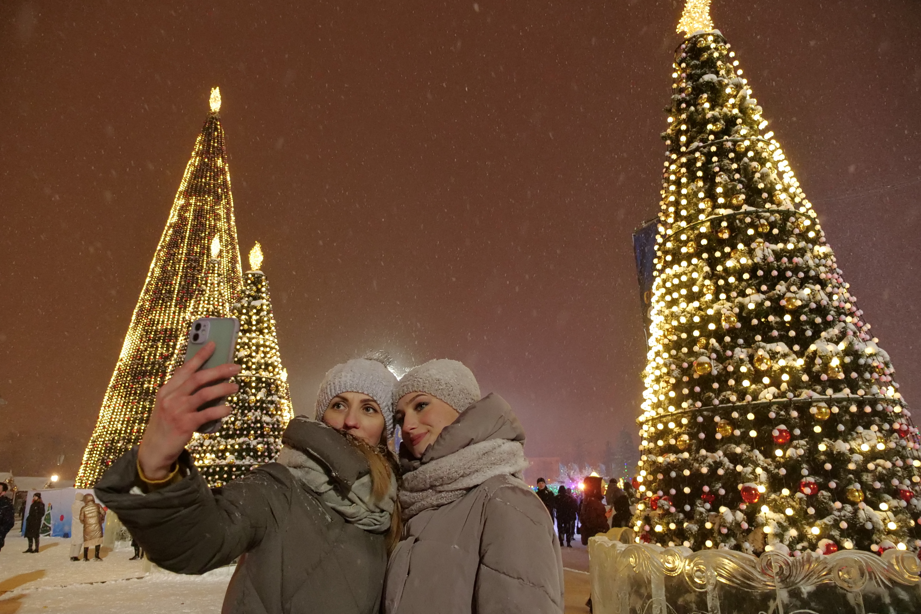 Новый год 2024 московская область. Празднование нового года. Елка в городе. Новогодние каникулы. Метровая елка.