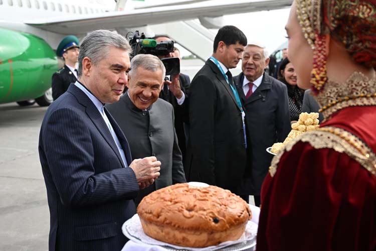 Национальный лидер туркменского народа, председатель Халк Маслахаты Туркменистана Гурбангулы Бердымухамедов — уже традиционный участник саммита «Россия – исламский мир: KazanForum»