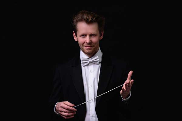 Сергей Шебалин — художественный руководитель и главный дирижер Тихоокеанского симфонического оркестра