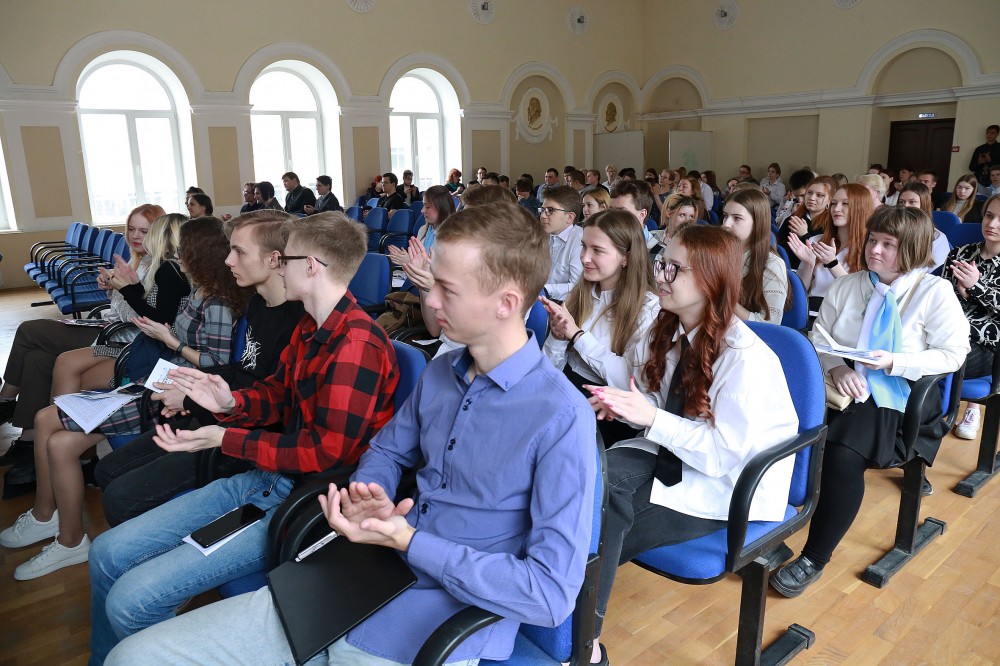 Конференция для студентов спо. Школьники и студенты. институт студенты. конференция. среднее профессиональное образование это.