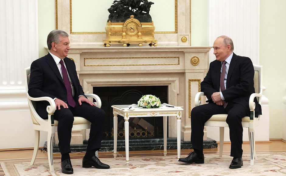 С Президентом Узбекистана Шавкатом Мирзиёевым.