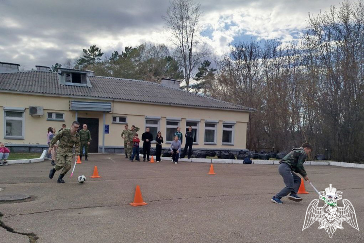 Железногорские военнослужащие Росгвардии провели эстафету с воспитанниками детского дома