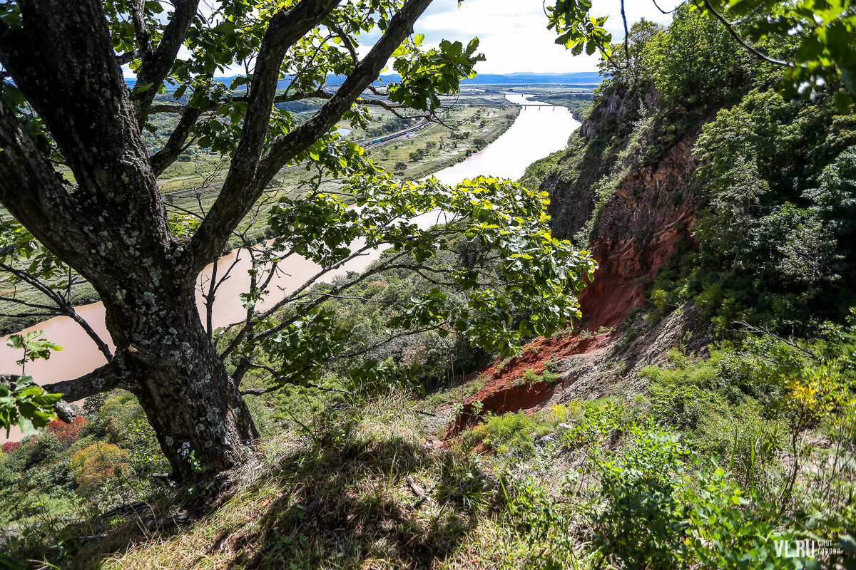 Вулкан в приморье. Барановский вулкан уссурийск. Тур вулкан барановский. Потухший вулкан барановский. Озера приморского края.
