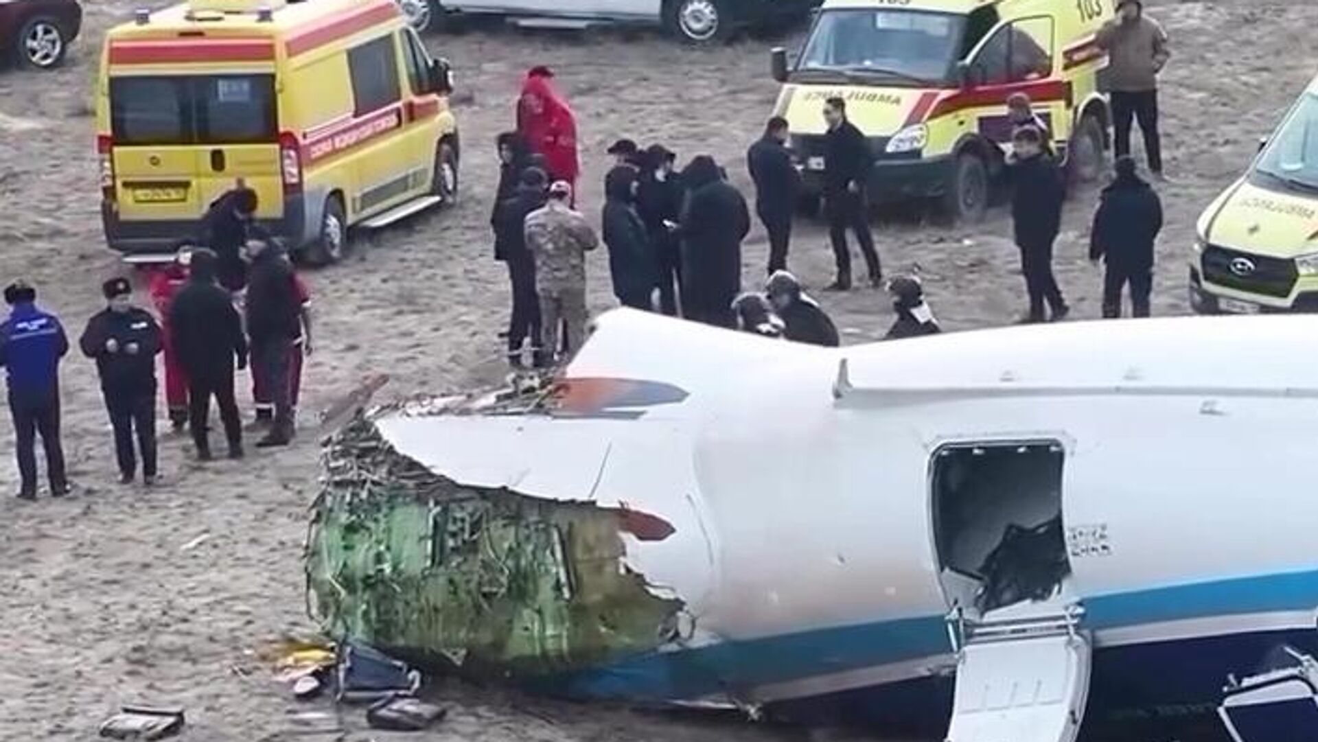 Azərbaycan Hava Yolları (AZAL) aviaşirkətinin Bakı-Qroznı reysini yerinə yetirən Embraer 190 təyyarəsinin Aktau şəhərinin yaxınlığında qəzaya uğraması - Sputnik Азербайджан, 1920, 31.12.2024