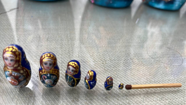 Вятская мастерица создала уникальный подарок к 250-летию Большого театра — набор матрёшек по «Лебединому озеру»