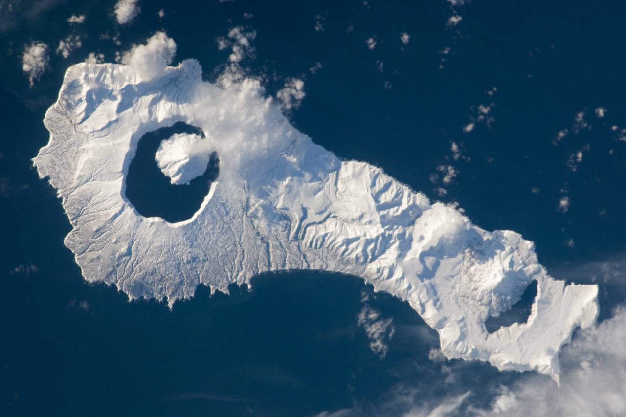 остров сахалин с космоса