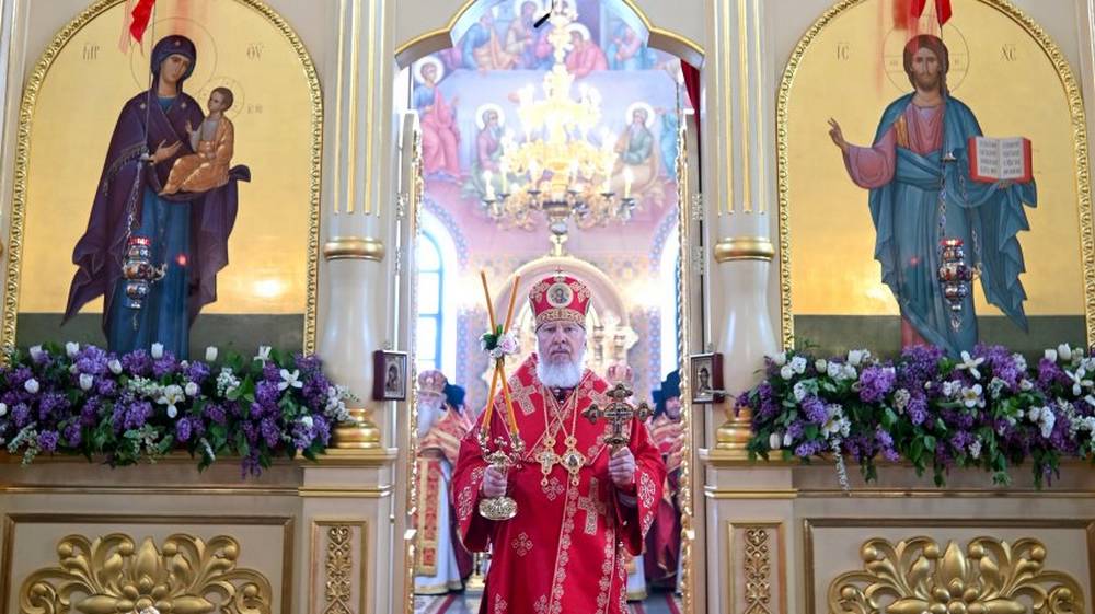 В праздник Свенской иконы Божией Матери митрополит Александр возглавил литургию и крестный ход в Свенском монастыре
