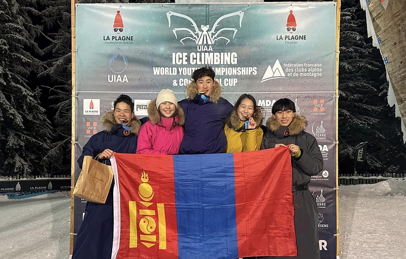 Монгольский спортсмен по ледолазанию стал чемпионом мира во Франции. ФОТО