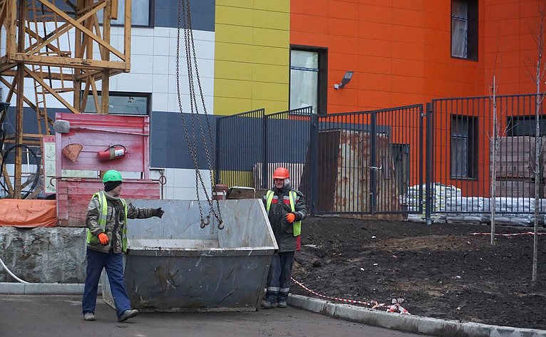 Екатерина Грибкова оценила ход строительства объектов здравоохранения в Сыктывкаре